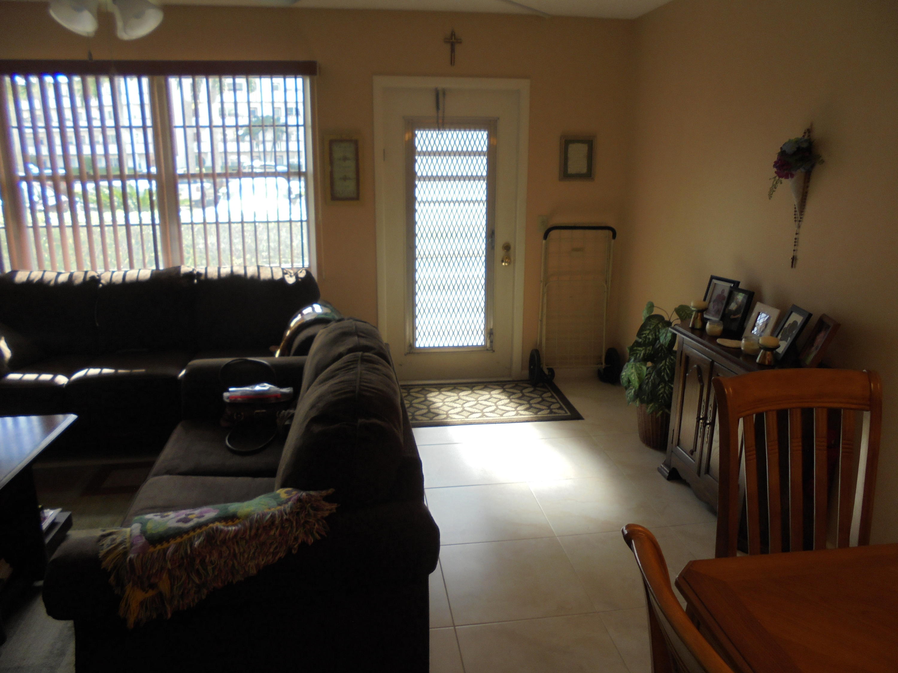 1089 Cornwall East Boca Raton, FL 33434 - Photo 4 of 13 1089 Cornwall E 004