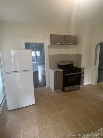 $1,600 | 118 East Farm Street, Unit 1, Waterbury, CT 06704