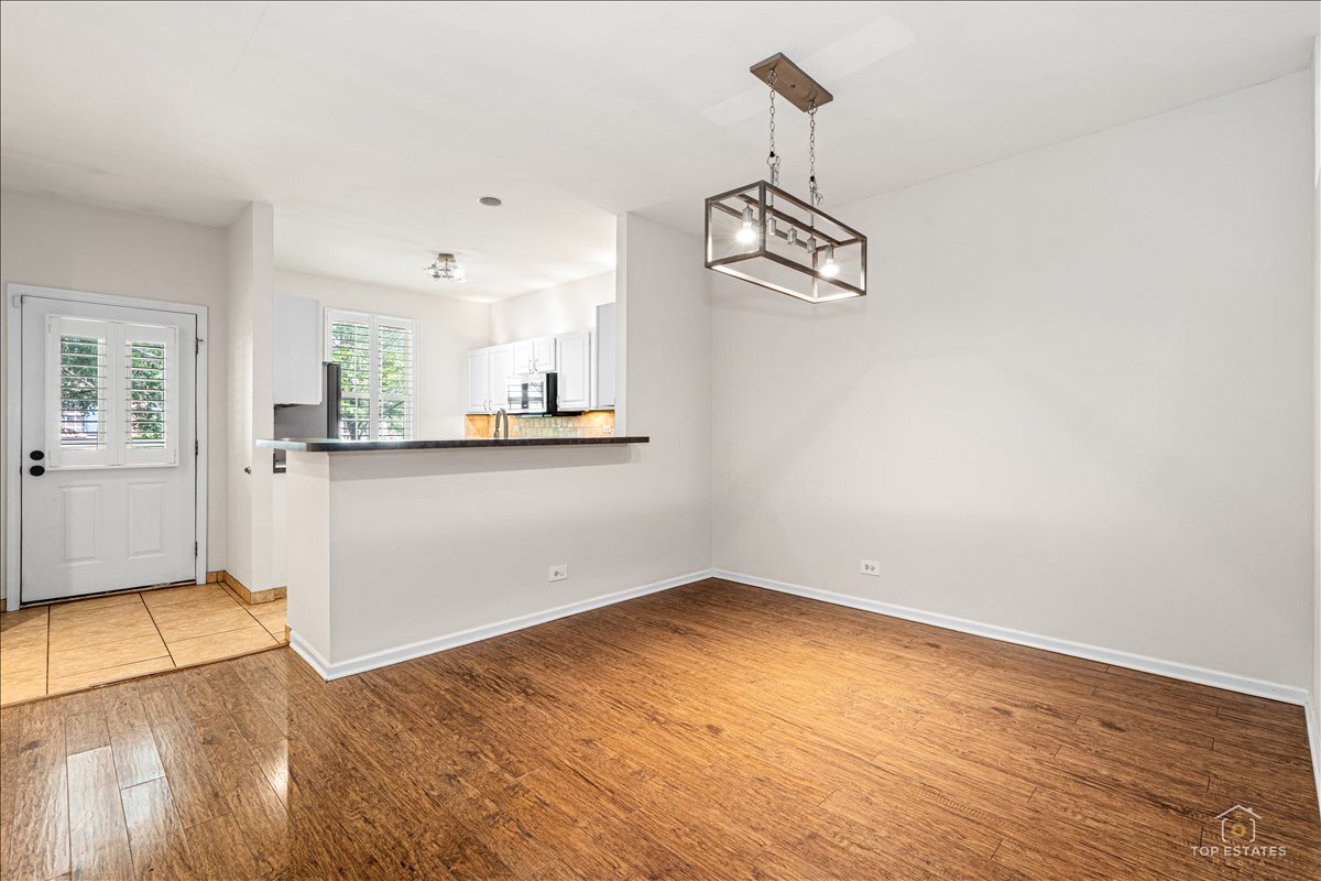 642 West Moreland Avenue Addison, IL 60101 - Photo 9 of 33
