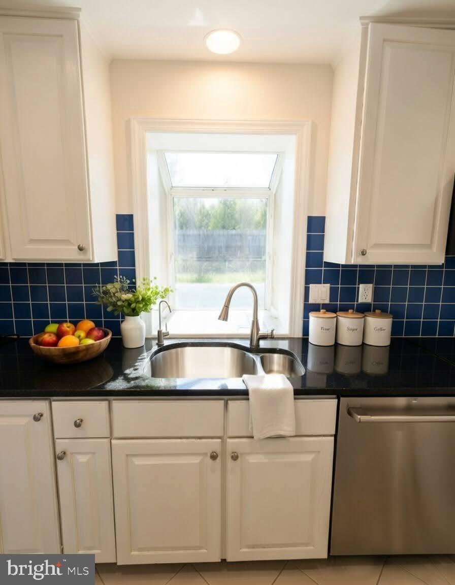 1006 Kimberwicke Road McLean, VA 22102 - Photo 11 of 38 Gourmet Chef’s Kitchen with Premium Appliances