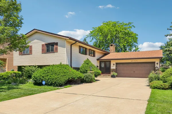$395,000 | 1845 Bluebird Lane, Munster, IN 46321