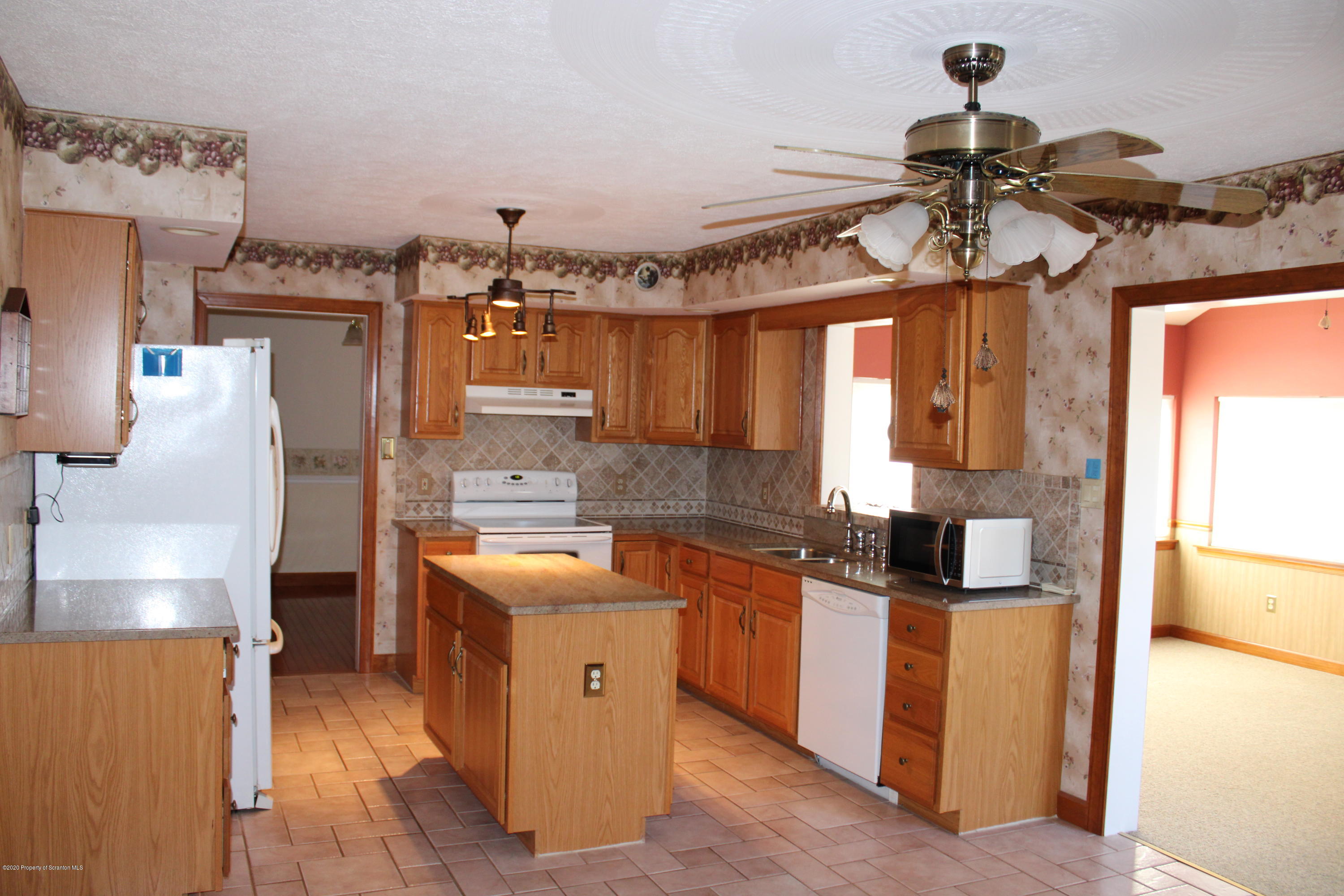 123 Kestrel Road Mountain Top, PA 18707 - Photo 3 of 35 Gallery Image 3