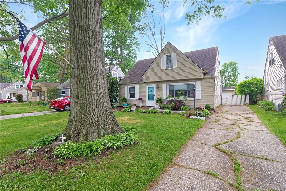 24025 Knickerbocker Road Bay Village, OH 44140 - Photo 2 of 23