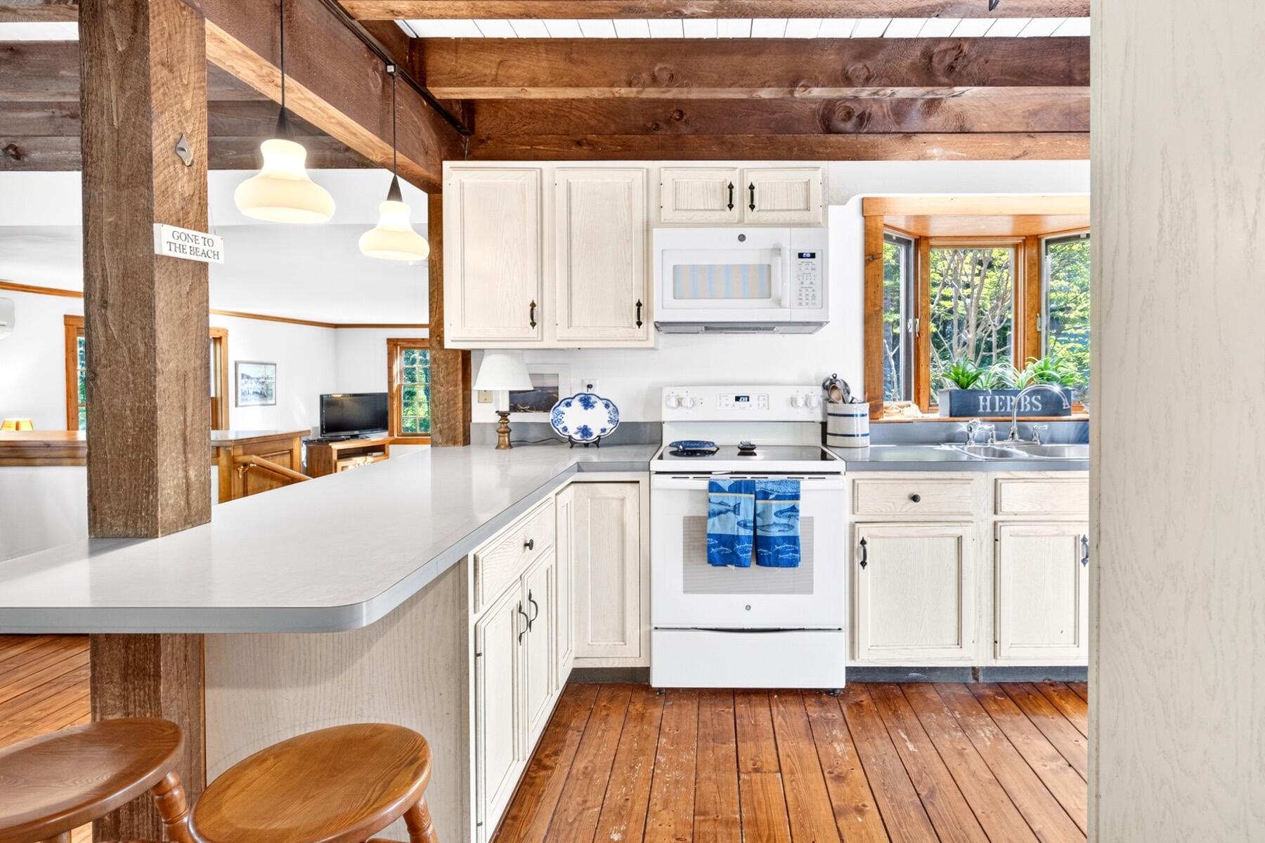 110 Waquoit Road Cotuit, MA 02635 - Photo 23 of 81 _LAC5704