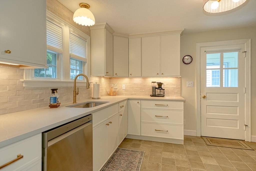 49 Prudential Road Worcester, MA 01606 - Photo 7 of 27 Gallery Image 7