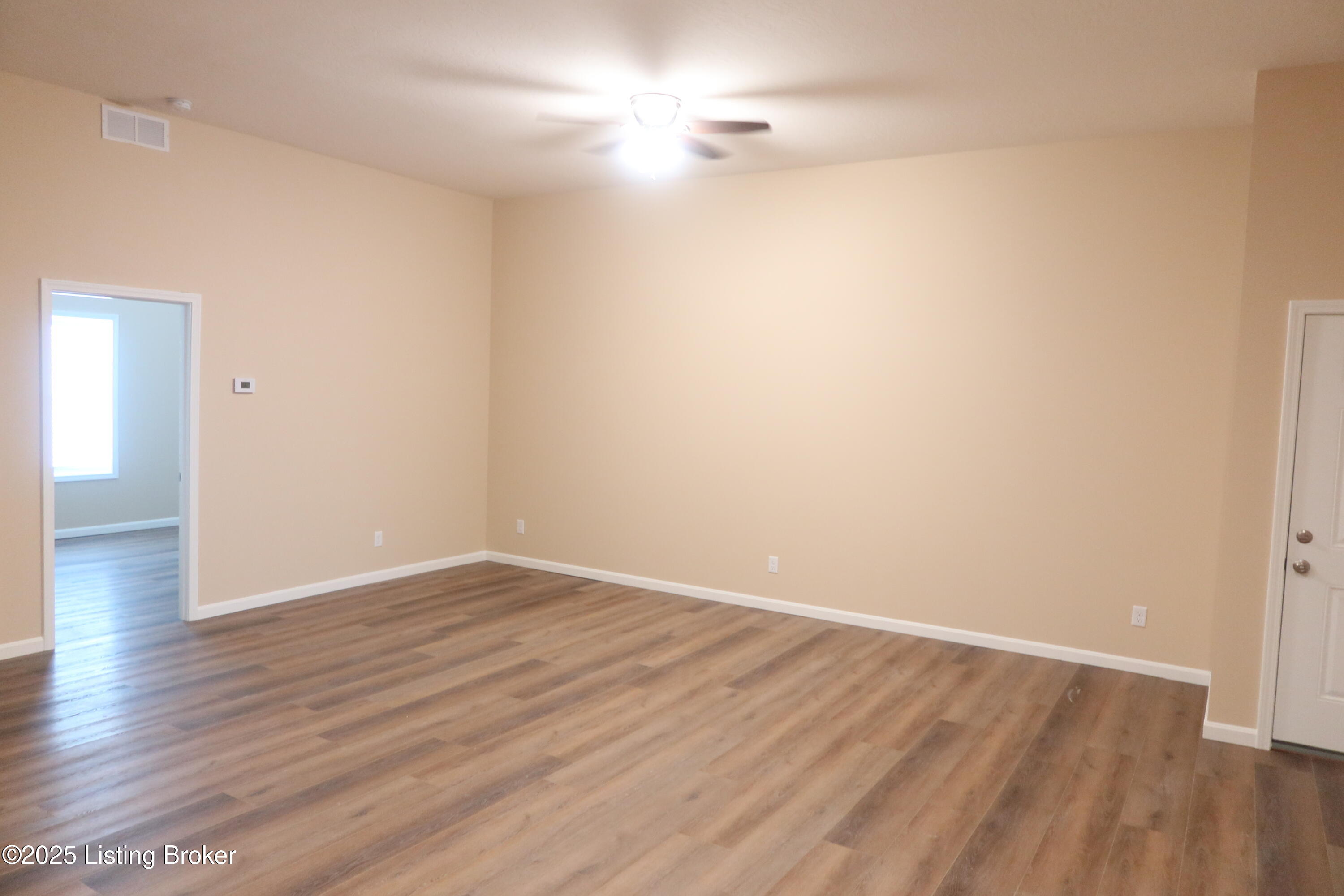 110 Peonia Road Clarkson, KY 42726 - Photo 12 of 42 2025-05-01 01.48.32
