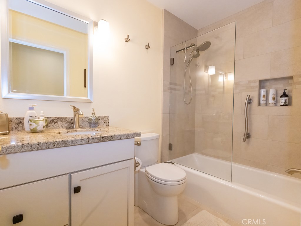 13700 Santa Lucia Road Atascadero, CA 93422 - Photo 19 of 47 Guest Bathroom