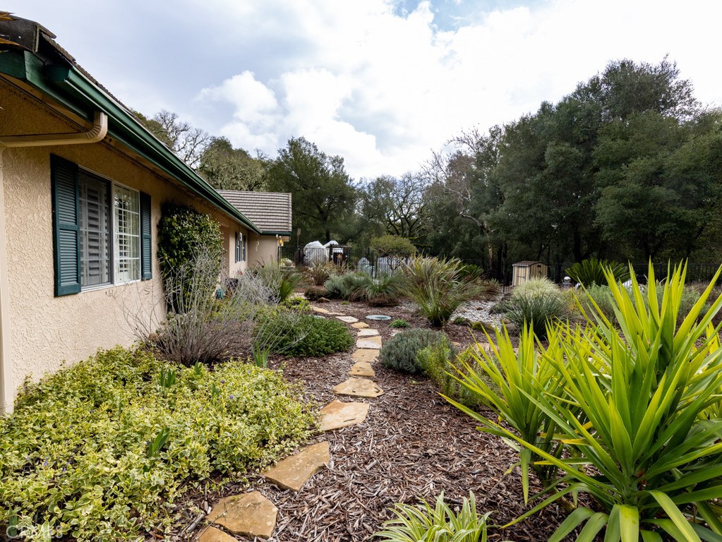 13700 Santa Lucia Road Atascadero, CA 93422 - Photo 28 of 47