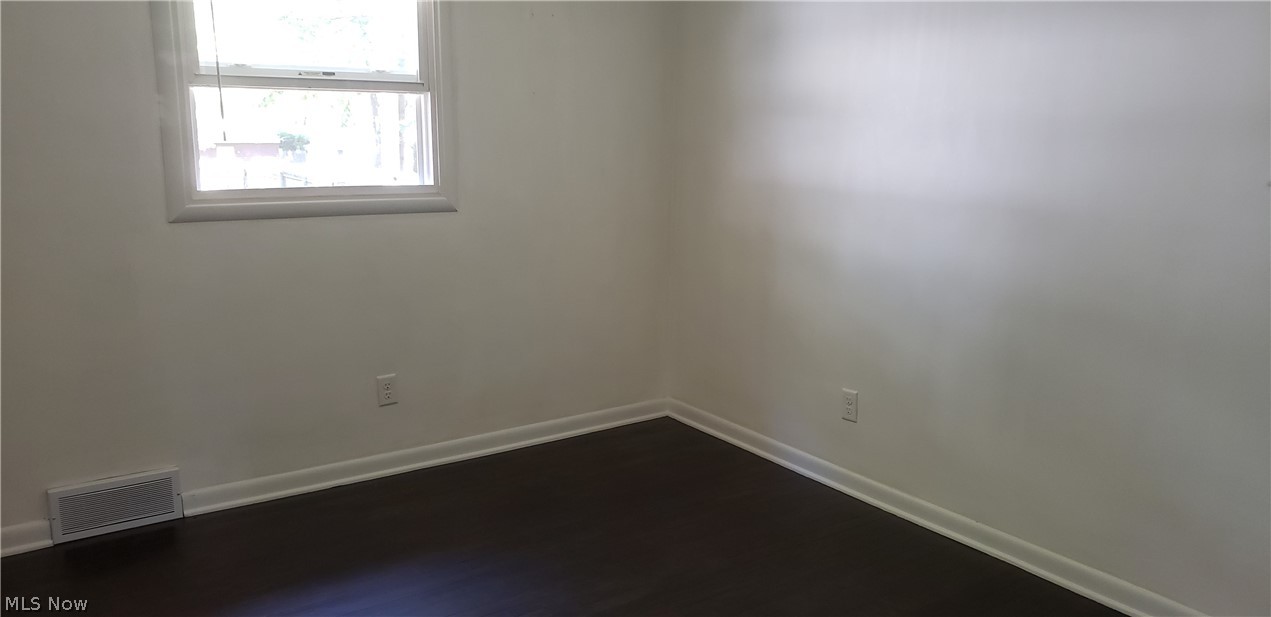 3449 Surrey Road Southeast Warren, OH 44484 - Photo 13 of 19 Gallery Image 13