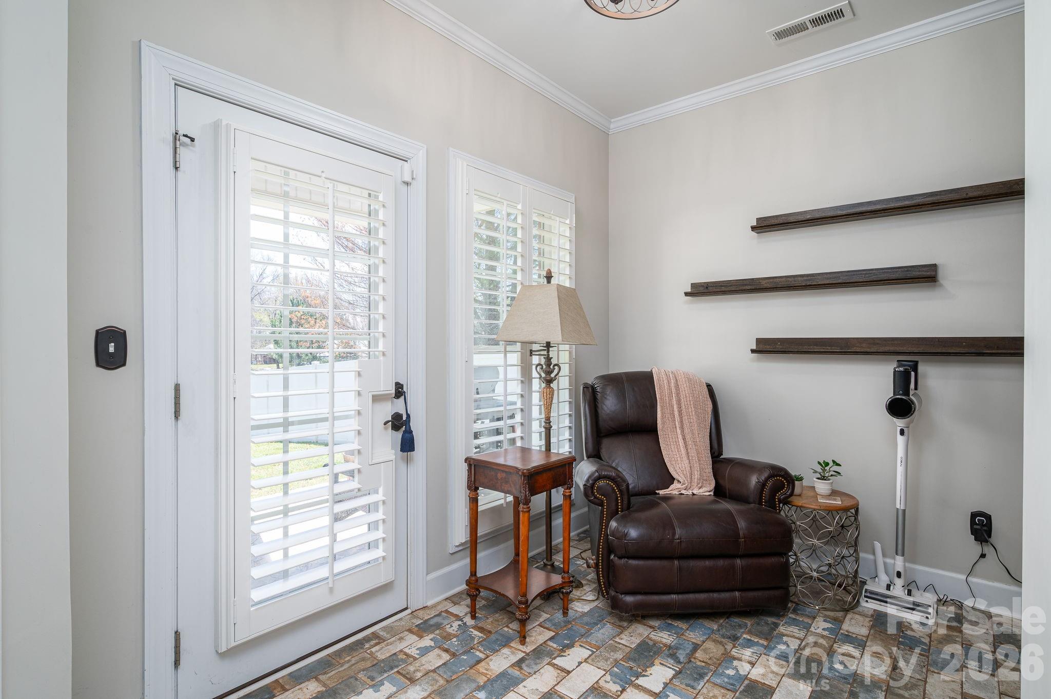 140 Huffstetler Lake Road Dallas, NC 28034 - Photo 8 of 22 a living room with furniture