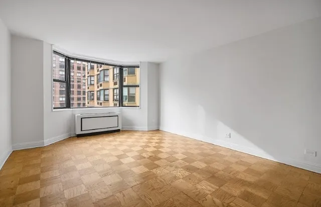 $4,500 | 400 East 71st Street, Unit 18V | Lenox Hill