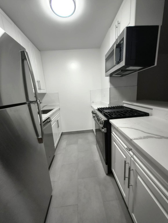 400 East 71st Street, Unit 18V Manhattan, NY 10021 - Photo 4 of 10 Photo 4