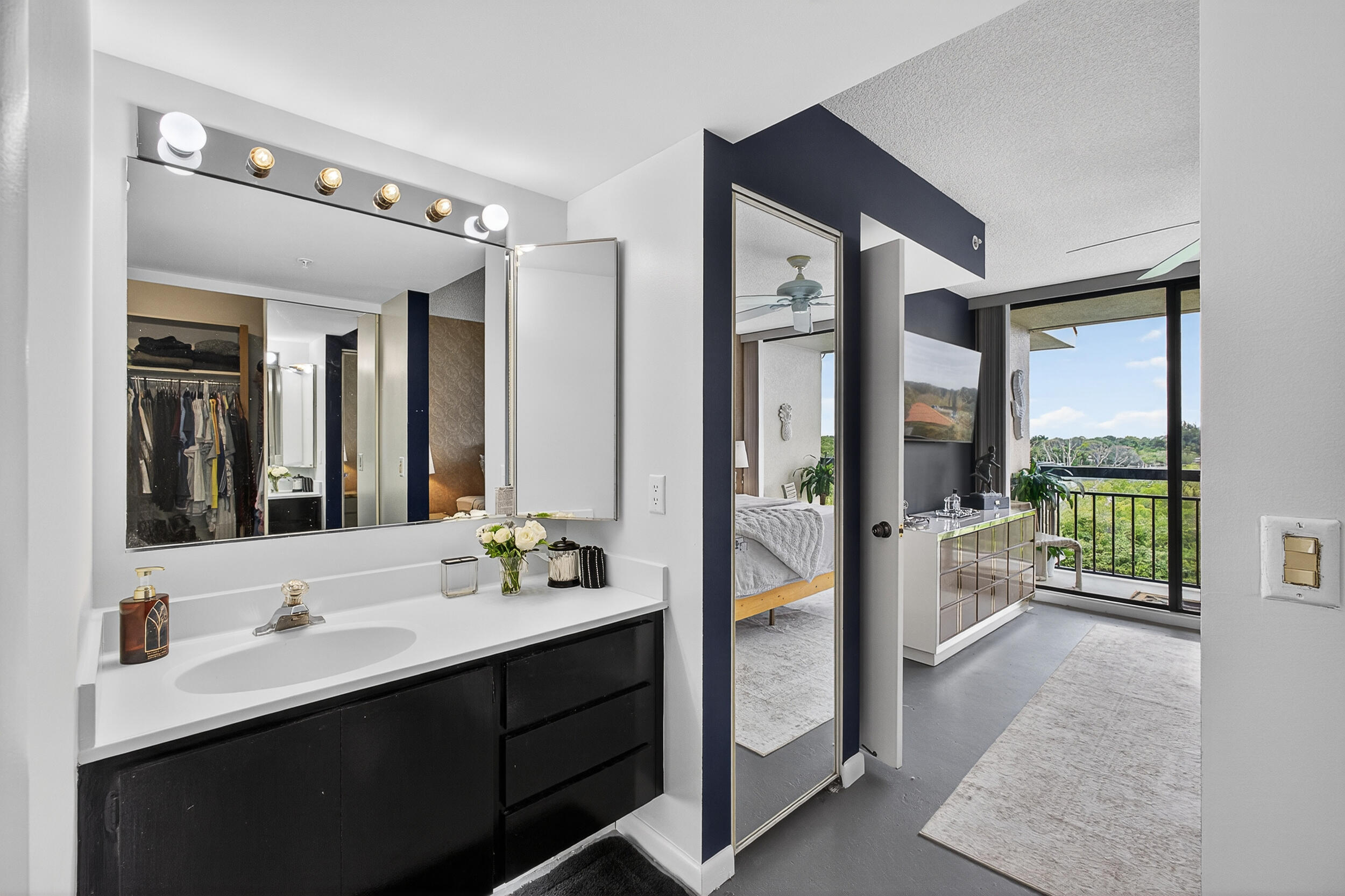 1801 Marina Isle Way, Unit 502 Jupiter, FL 33477 - Photo 17 of 37 Primary Bathroom