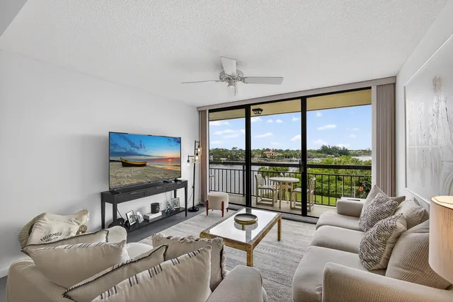 $520,000 | 1801 Marina Isle Way, Unit 502, Jupiter, FL 33477
