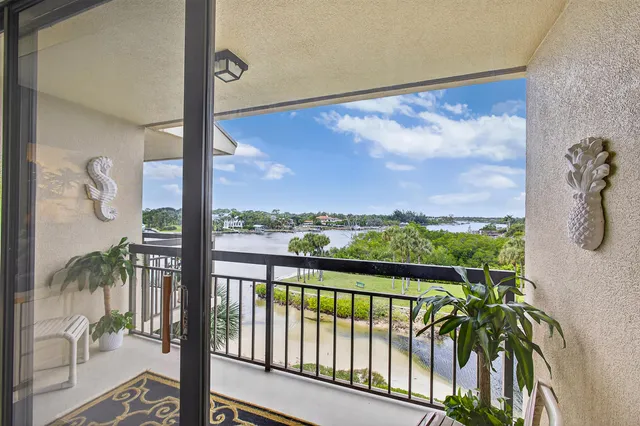 $520,000 | 1801 Marina Isle Way, Unit 502, Jupiter, FL 33477