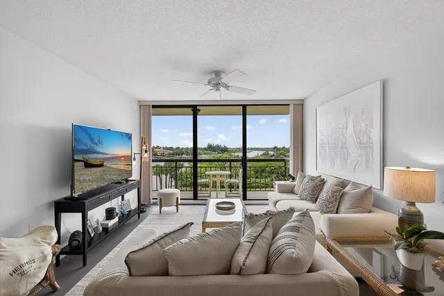 $520,000 | 1801 Marina Isle Way, Unit 502, Jupiter, FL 33477