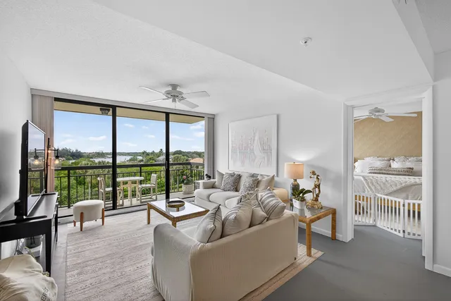 $520,000 | 1801 Marina Isle Way, Unit 502, Jupiter, FL 33477