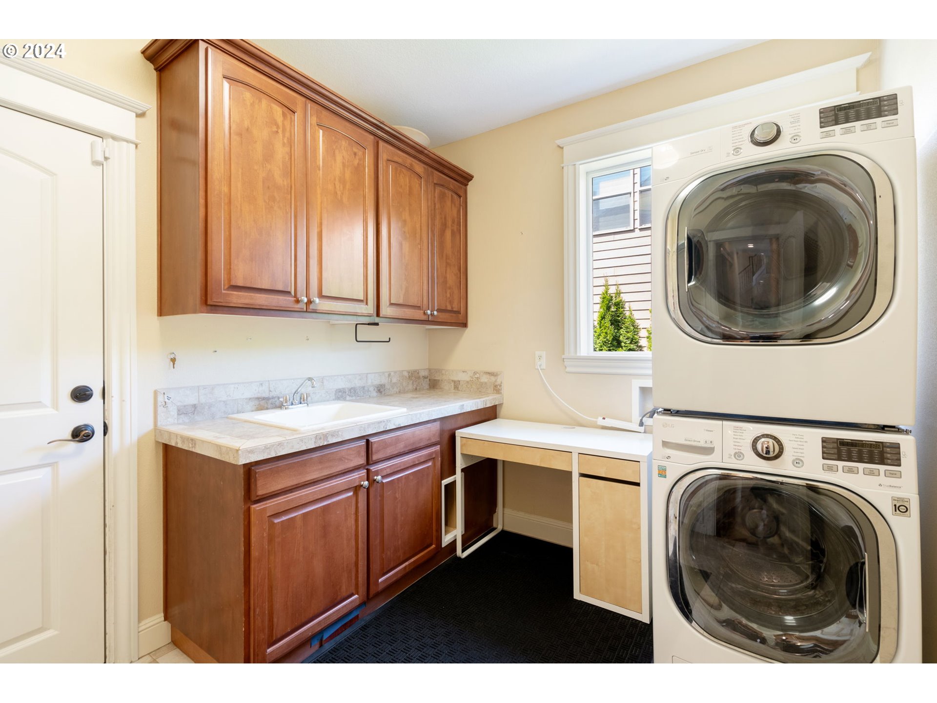 2204 South 17th Way Ridgefield, WA 98642 - Photo 29 of 45 a utility room with sink dryer and washer