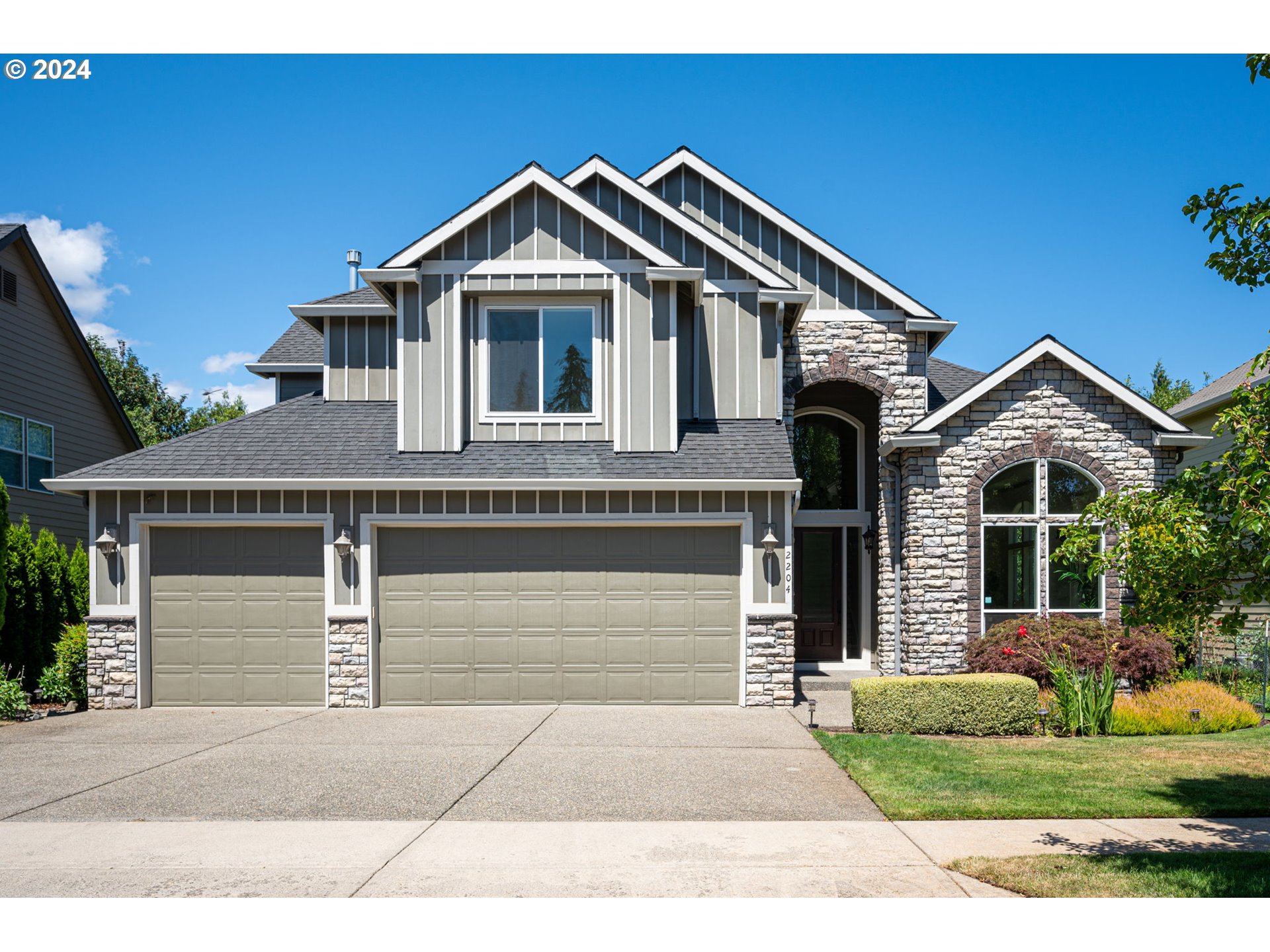 2204 South 17th Way Ridgefield, WA 98642 - Photo 45 of 45 a front view of a house with a garden