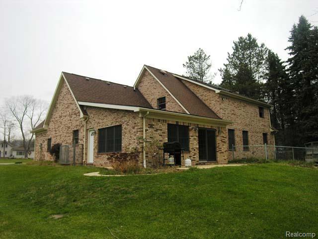 9207 Peters Road Algonac, MI 48001 - Photo 4 of 8 4 rear exterior