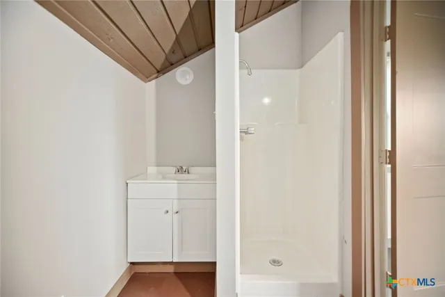 $2,950 | 8 Las Brisas Place, Port Lavaca, TX 77979