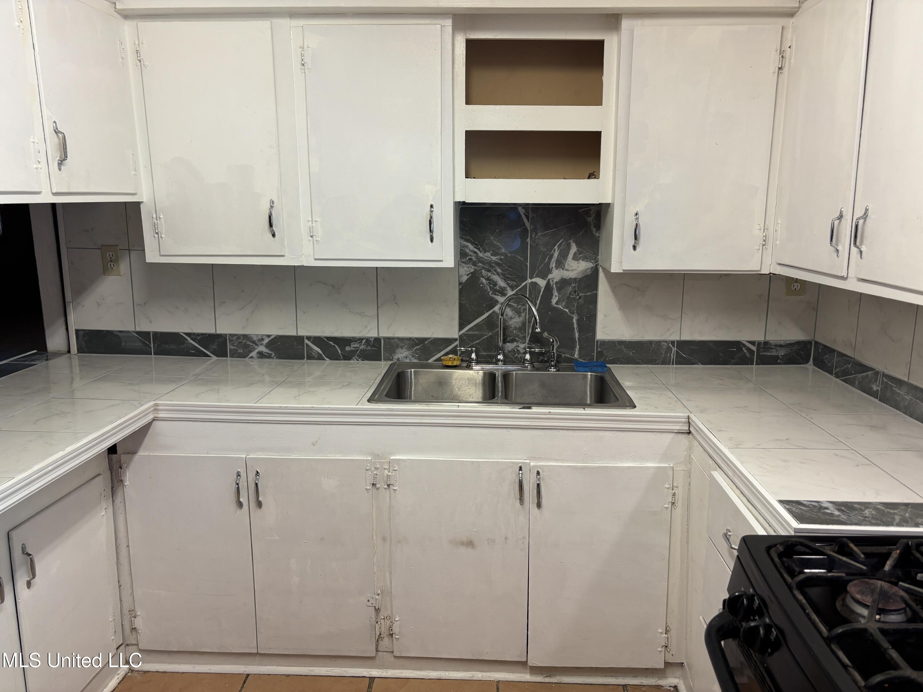 1761 Maria Drive Jackson, MS 39204 - Photo 3 of 10 IMG_5080