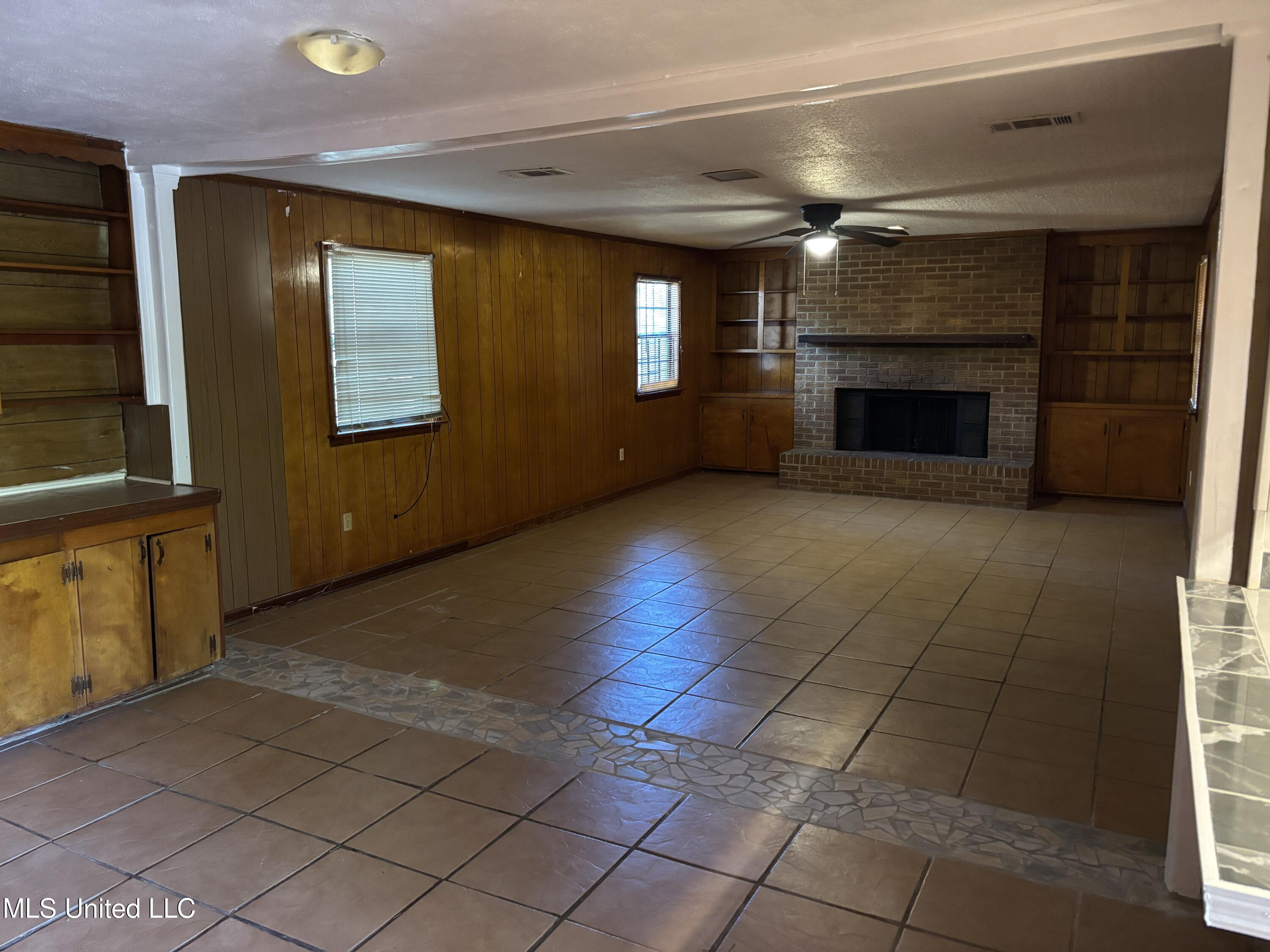 1761 Maria Drive Jackson, MS 39204 - Photo 5 of 10 IMG_5083