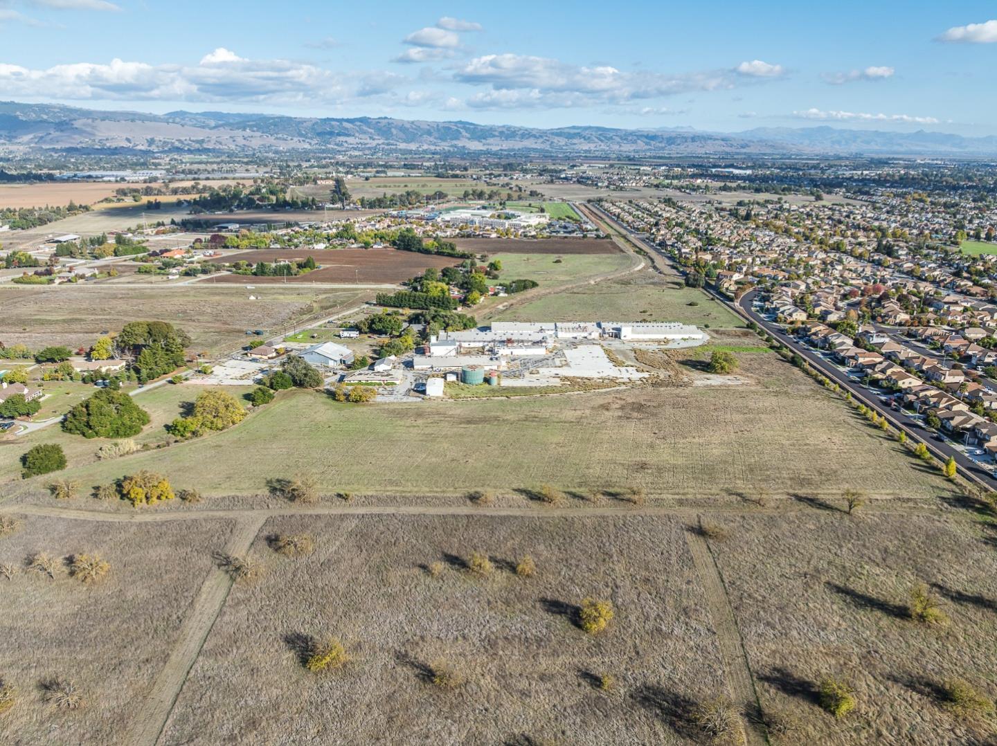 1180 Day Road Gilroy, CA 95020 - Photo 6 of 15 a view of a sky from a floor