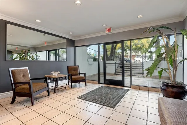 $525,000 | 4140 Warner Boulevard, Unit 205, Burbank, CA 91505