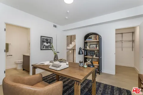 $1,000,000 | 495 North St Andrews Place, Los Angeles, CA 90004