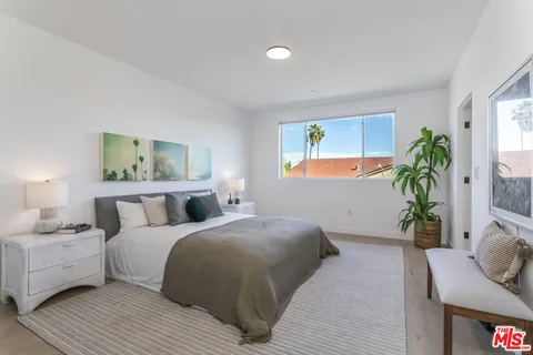 $1,000,000 | 495 North St Andrews Place, Los Angeles, CA 90004