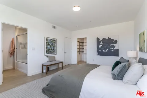 $1,000,000 | 495 North St Andrews Place, Los Angeles, CA 90004