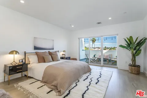$1,000,000 | 495 North St Andrews Place, Los Angeles, CA 90004