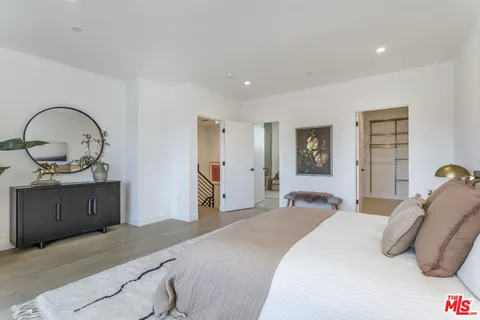 $1,000,000 | 495 North St Andrews Place, Los Angeles, CA 90004