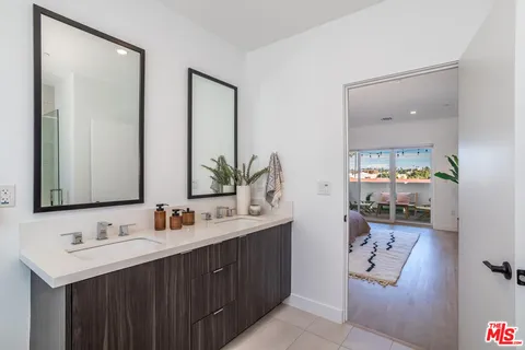 $1,000,000 | 495 North St Andrews Place, Los Angeles, CA 90004