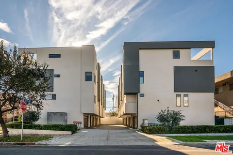 $1,000,000 | 495 North St Andrews Place, Los Angeles, CA 90004