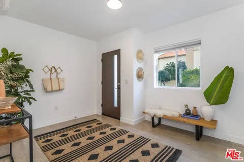 $1,000,000 | 495 North St Andrews Place, Los Angeles, CA 90004