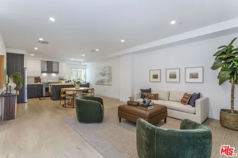 $1,000,000 | 495 North St Andrews Place, Los Angeles, CA 90004