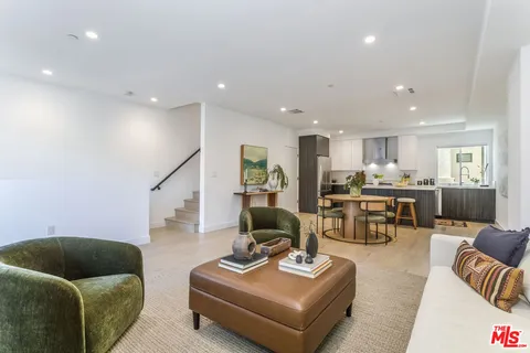$1,000,000 | 495 North St Andrews Place, Los Angeles, CA 90004