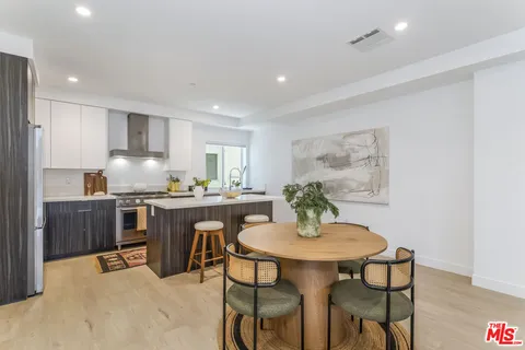 $1,000,000 | 495 North St Andrews Place, Los Angeles, CA 90004