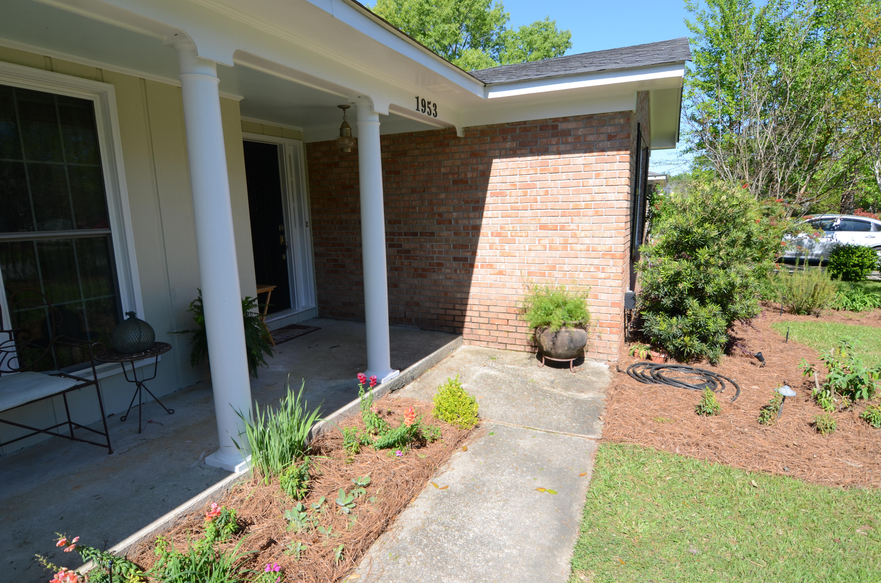 1953 Ivy Hall Road Charleston, SC 29407 - Photo 6 of 22 5 front yard see the details