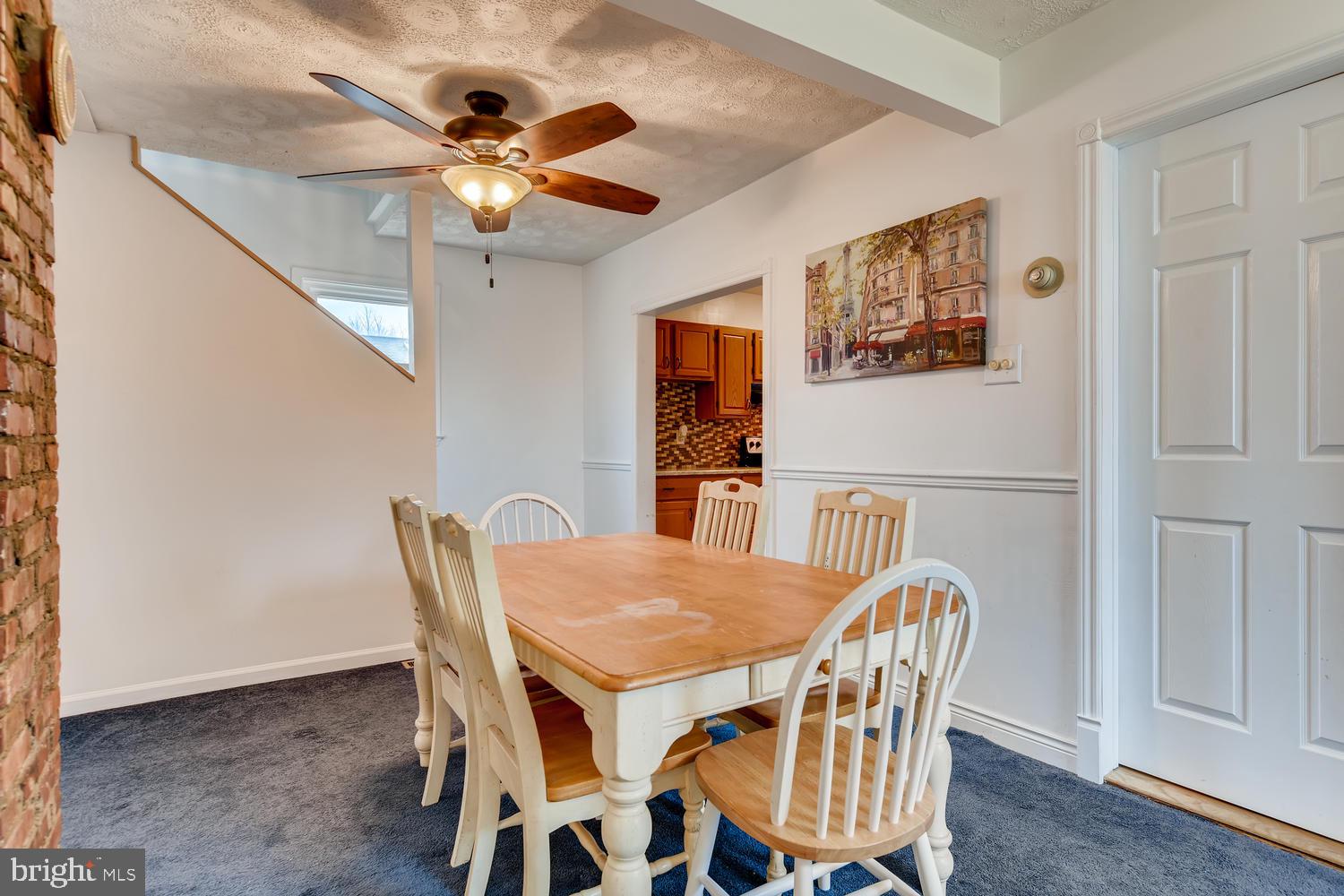 243 Meadow Road Pasadena, MD 21122 - Photo 9 of 27 Dining/living area
