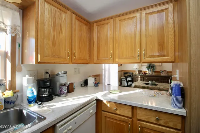 $287,500 | 75 Robin Place, Freehold, NJ 07728