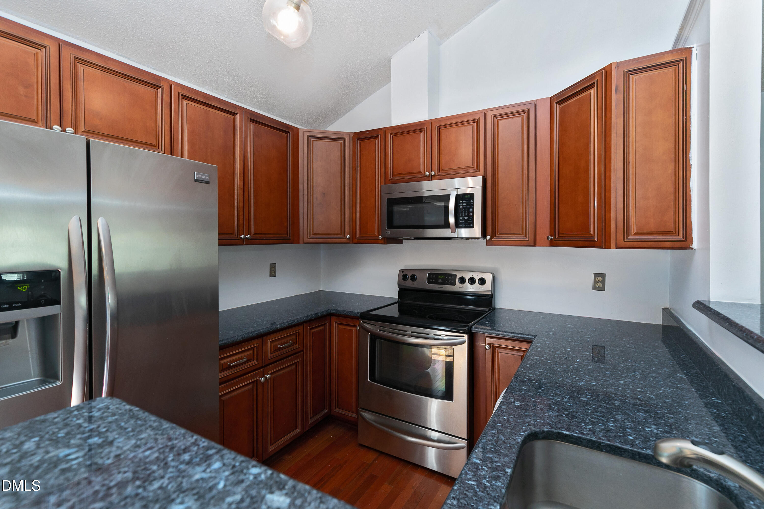3304 Mill Run Raleigh, NC 27612 - Photo 5 of 19 259A1732