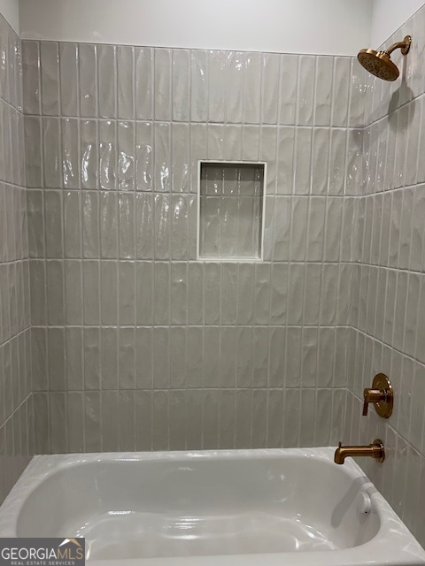 158 Snug Harbor Place Newnan, GA 30263 - Photo 56 of 94 a bathroom with a bathtub