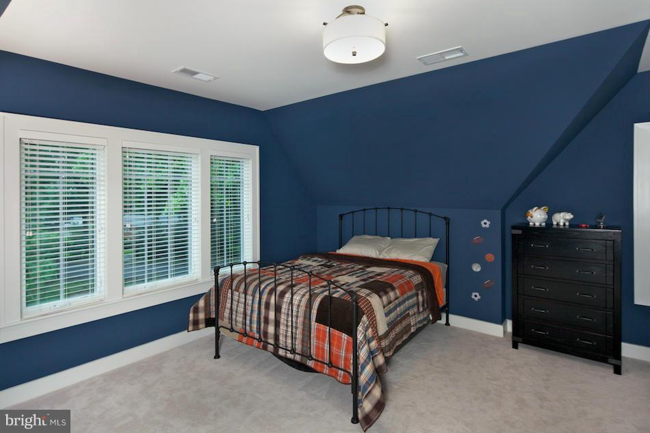 831 Ninovan Road Southeast Vienna, VA 22180 - Photo 14 of 27 Bedroom