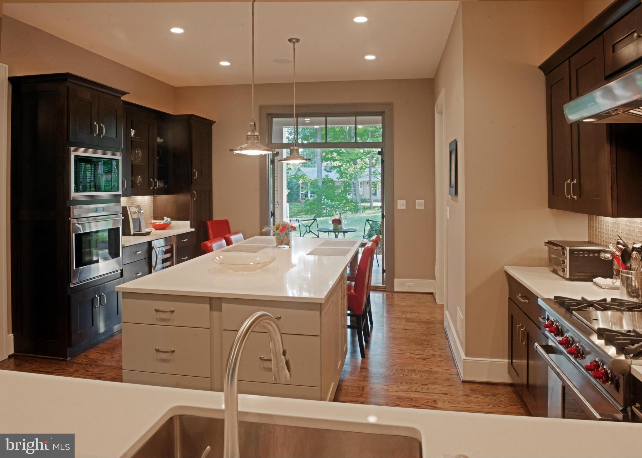 831 Ninovan Road Southeast Vienna, VA 22180 - Photo 7 of 27 Kitchen