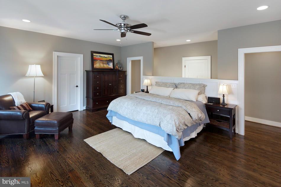 831 Ninovan Road Southeast Vienna, VA 22180 - Photo 10 of 27 Bedroom (Master)