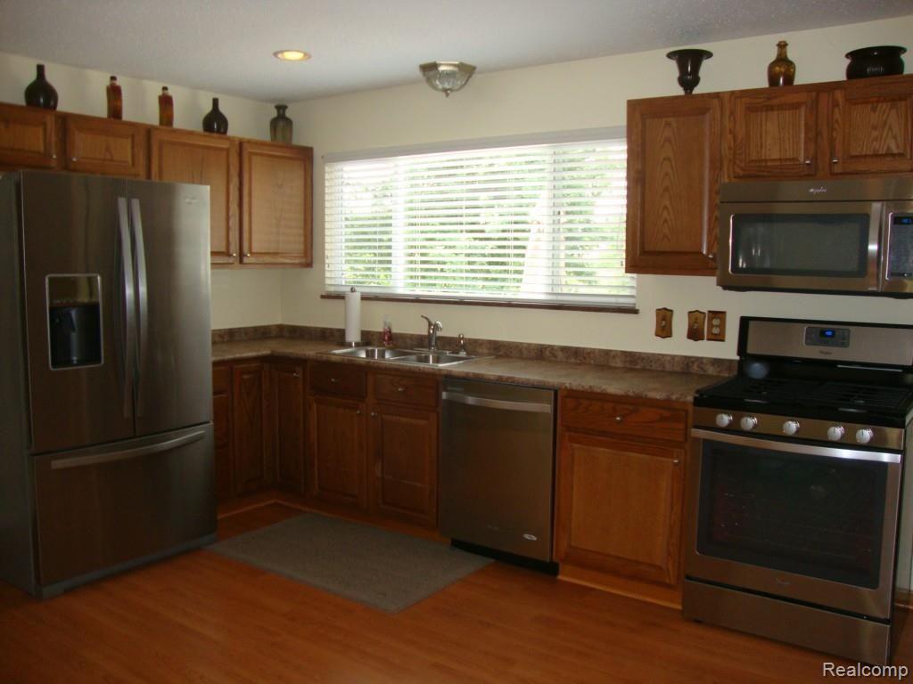 26296 Weigel Road New Boston, MI 48164 - Photo 8 of 25 Additional kitchen view
