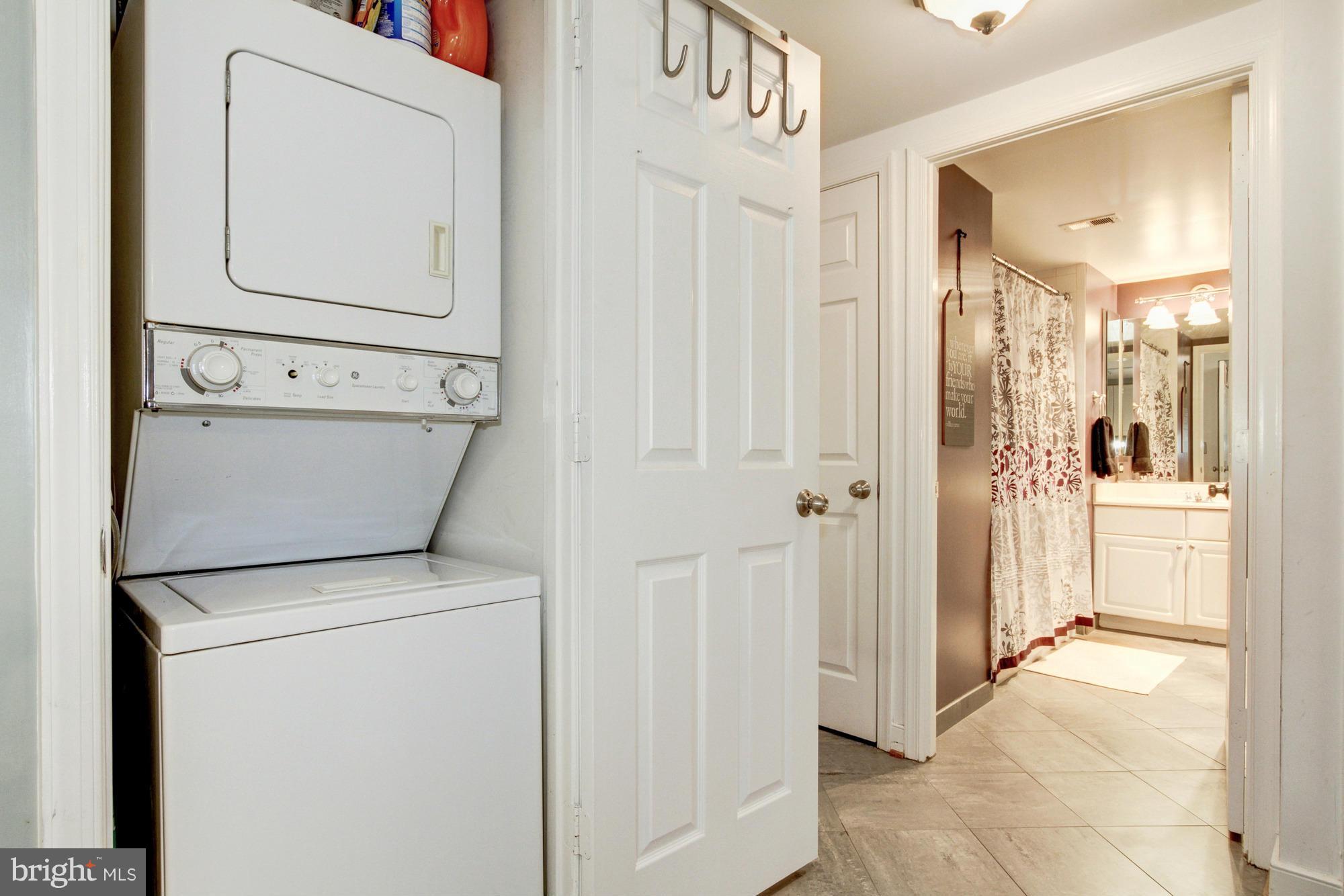 1045 North Utah Street, Unit 2105 Arlington, VA 22201 - Photo 9 of 15 Kitchen